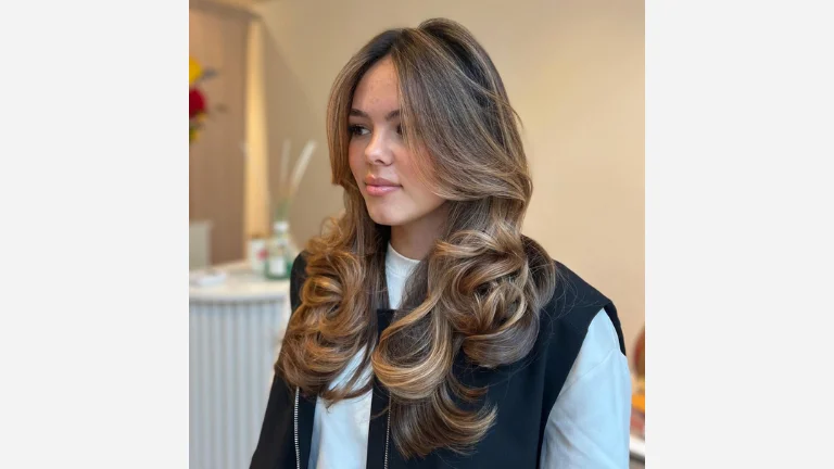 Golden Caramel Face-Framing Highlights