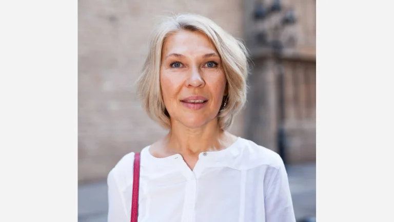 Neck-Length Swoopy Bob