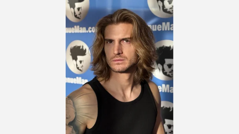 Tousled Shoulder-Length Style