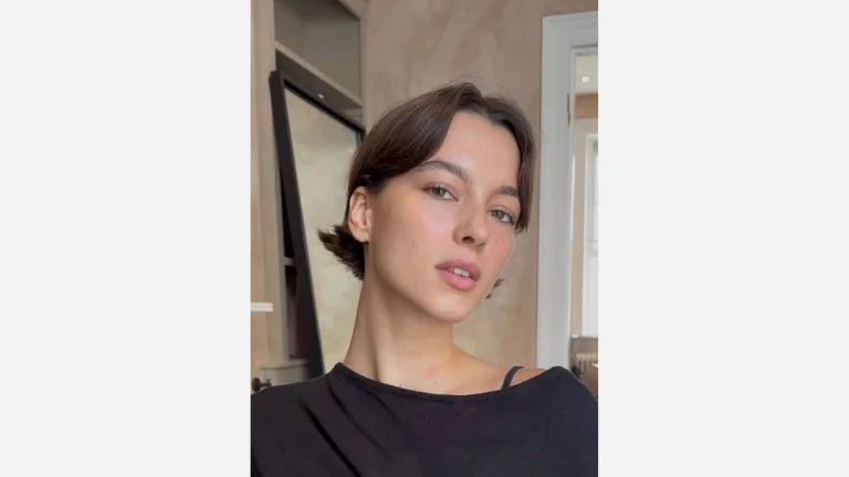 50 Chic Short Bob Hairstyles You’ll Fall in Love With 1 Ear Length