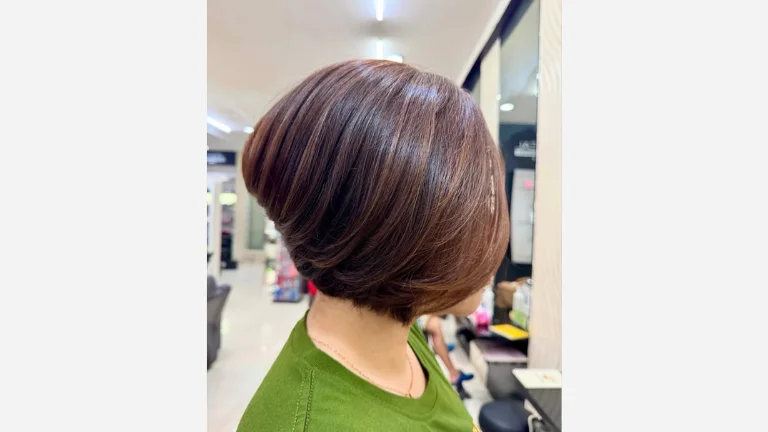 50 Best Short Layered Haircuts for Women to Try 13 Graduated Bob