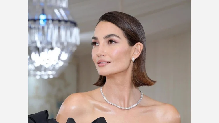 50 Chic Short Bob Hairstyles You’ll Fall in Love With 13 Flipped Bob