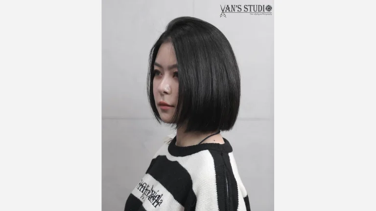 50 Chic Short Bob Hairstyles You’ll Fall in Love With 38 Rounded Jaw-Length Cut