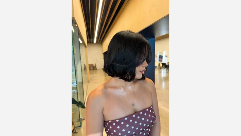 50 Chic Short Bob Hairstyles You’ll Fall in Love With 14 Blunt Bob