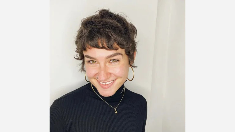 20 Modern Pixie Haircuts for Instant Style Boost 14 Wavy Hair