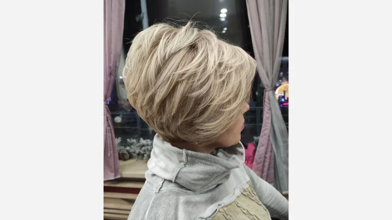 50 Chic Short Bob Hairstyles You’ll Fall in Love With 40 Feathered Rooty Bob