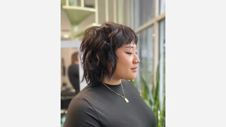 50 Chic Short Bob Hairstyles You’ll Fall in Love With 17 Shaggy Bob