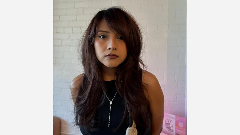 30 Stunning Shag Haircuts for Women 18 Side-Swept Bangs