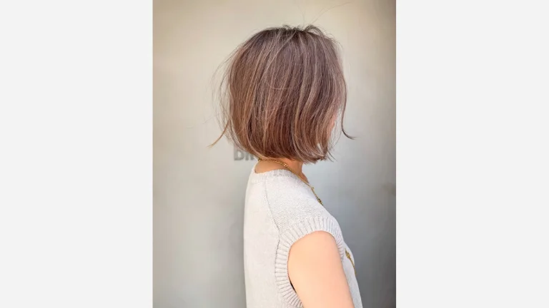 50 Best Short Layered Haircuts for Women to Try 19 Messy Bob
