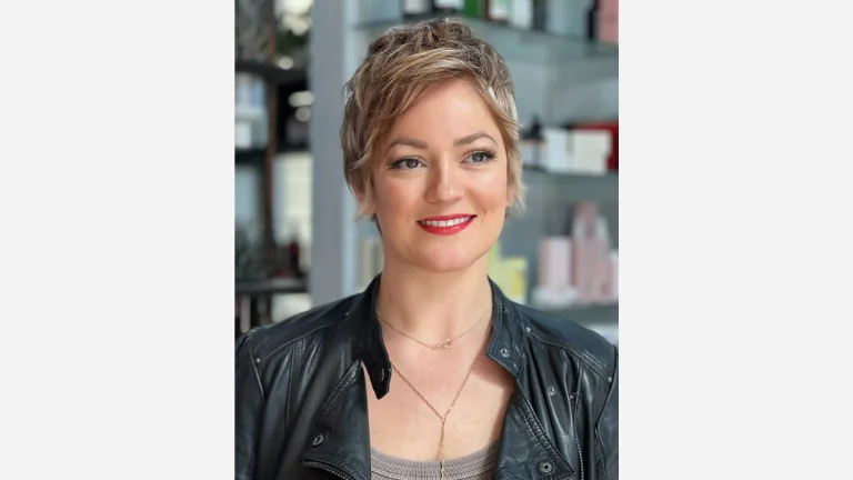 50 Best Short Layered Haircuts for Women to Try 2 Shaggy Pixie