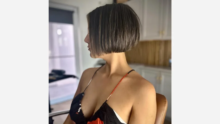 50 Chic Short Bob Hairstyles You’ll Fall in Love With 2 Jaw Length