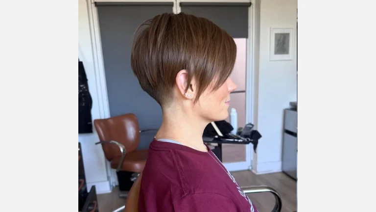 50 Best Short Layered Haircuts for Women to Try 20 Side-Swept Crop