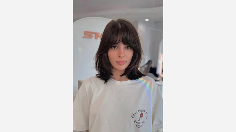 50 Best Short Layered Haircuts for Women to Try 21 Curtain Bangs