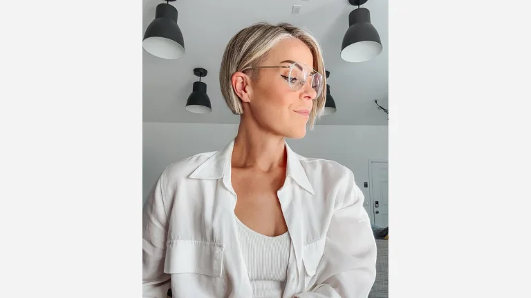 50 Chic Short Bob Hairstyles You’ll Fall in Love With 21 Undercut Bob