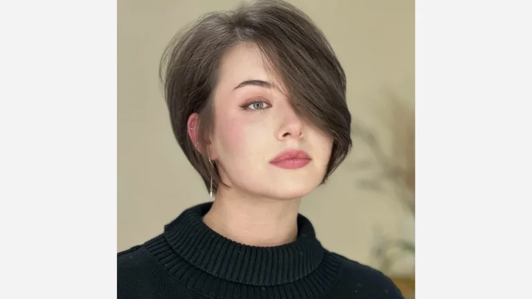 50 Chic Short Bob Hairstyles You’ll Fall in Love With 24 Side-Parted Bob