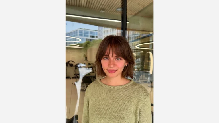 50 Chic Short Bob Hairstyles You’ll Fall in Love With 25 Curtain Bangs