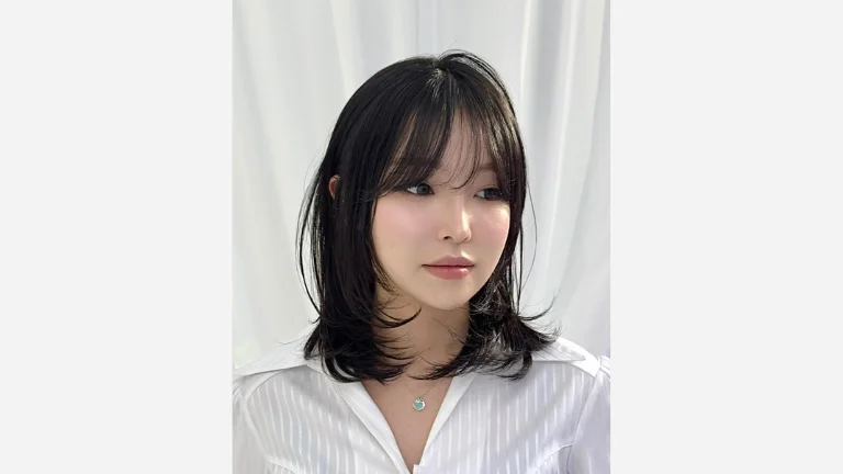 50 Best Short Layered Haircuts for Women to Try 28 Medium-Short Layered Hair