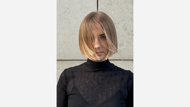 50 Chic Short Bob Hairstyles You’ll Fall in Love With 28 Jaw-Length Textured Bob