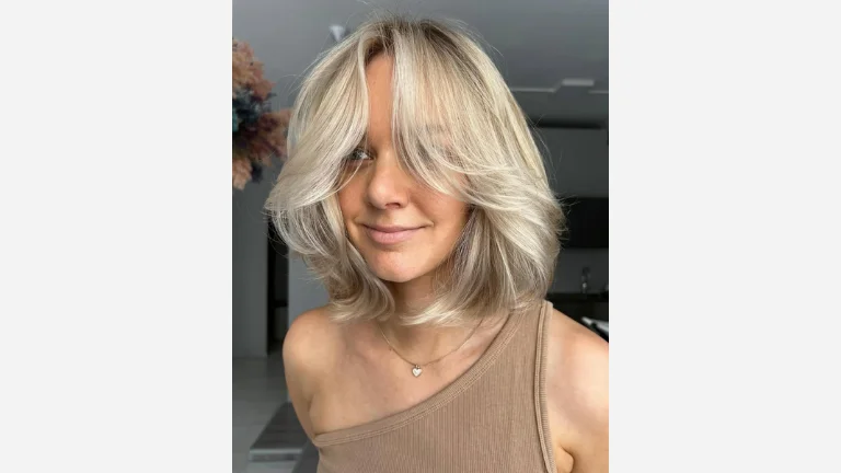 50 Chic Short Bob Hairstyles You’ll Fall in Love With 8 Butterfly Bob