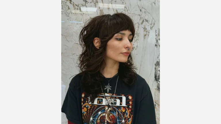 30 Chic Fringe Haircuts for a Fresh, Modern Vibe 1 Shag with Blunt Bangs