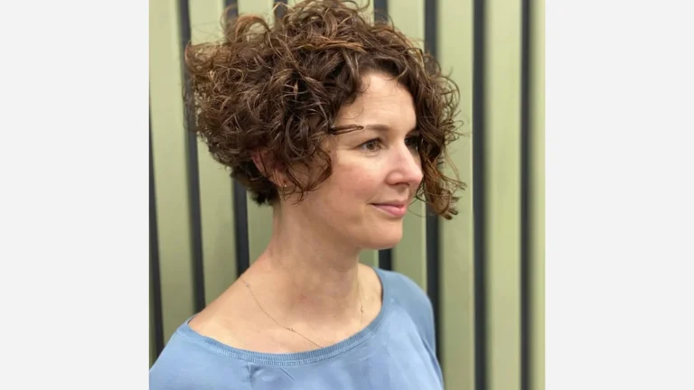 35 Stunning Curly Bob Hairstyles You’ll Love 13 Ear-Length Bob