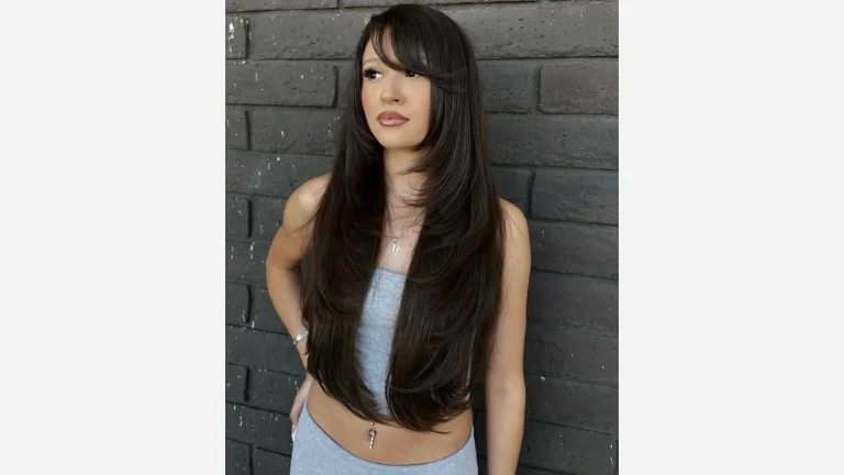 30 Chic Fringe Haircuts for a Fresh, Modern Vibe 17 Sleek Hairstyle With Side Fringe