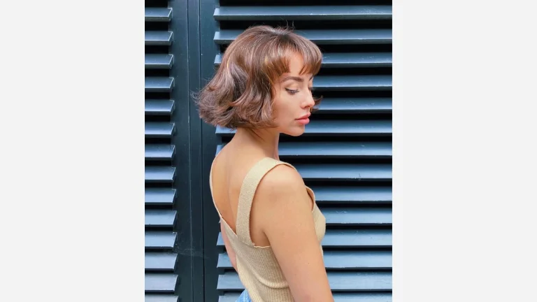 35 Stunning Curly Bob Hairstyles You’ll Love 2 Parisian Bob