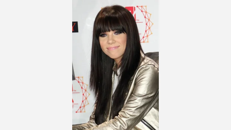 30 Chic Fringe Haircuts for a Fresh, Modern Vibe 22 Layered Hairstyle With Jagged Fringe