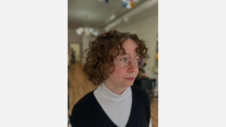 35 Stunning Curly Bob Hairstyles You’ll Love 24 Round Bob