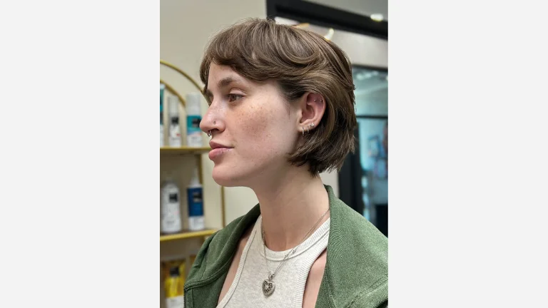 35 Stunning Curly Bob Hairstyles You’ll Love 3 Micro Bob