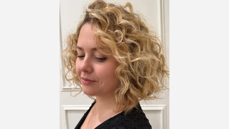 35 Stunning Curly Bob Hairstyles You’ll Love 32 Natural Texture
