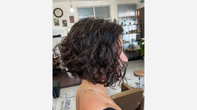35 Stunning Curly Bob Hairstyles You’ll Love 7 Asymmetrical Bob