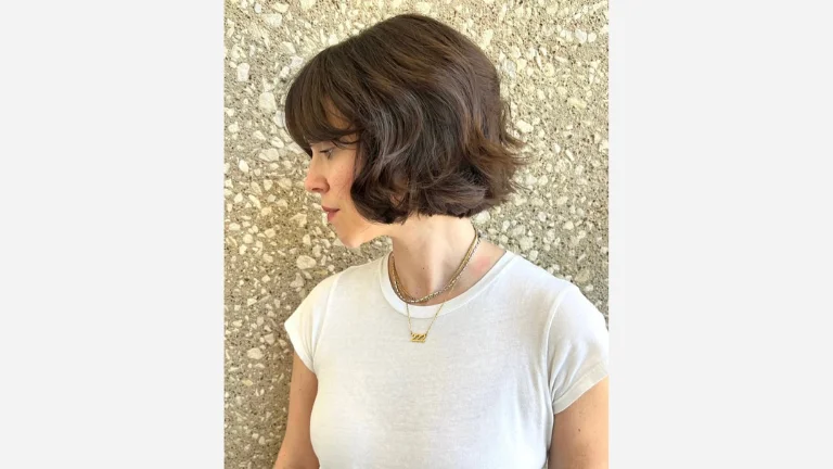 35 Stunning Curly Bob Hairstyles You’ll Love 8 Wavy Bob