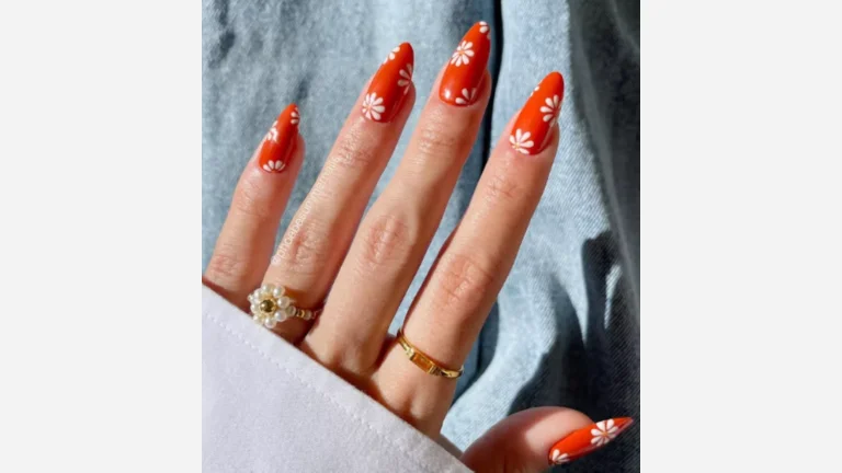 20 Nail Inspo That’s Trending Right Now 14 Daisies and Terracotta