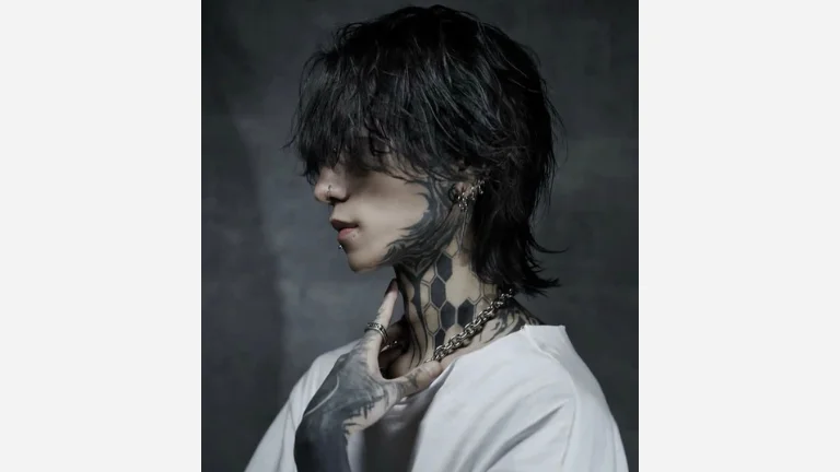 30 Best Wolf Cut Men Styles to Transform Your Look 16 Wavy Wolf Cut