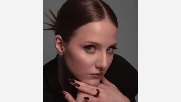 Piercing in Septum: Bold, Edgy and Trending Now 2 Piercing in Septum