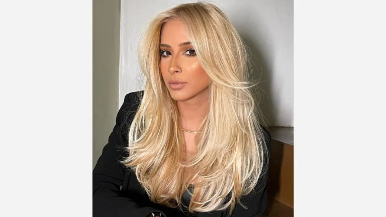 30 Stunning Butterfly Cut Ideas You’ll Love 30 Chin-Length Bangs and Feathered Ends