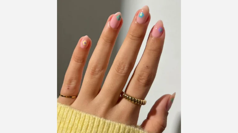 20 Nail Inspo That’s Trending Right Now 5 Pink with Pastel Florals