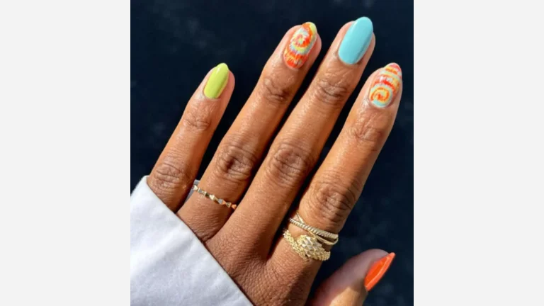 20 Nail Inspo That’s Trending Right Now 6 Tie-Dye Nails with Accents