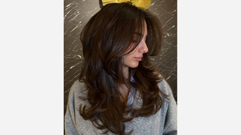 30 Stunning Butterfly Cut Ideas You’ll Love 7 90s Supermodel Butterfly