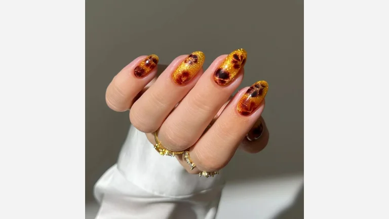 30 Fall Nail Designs You’ll Be Obsessed With 8 Autumn Amber Leaf Press Nails
