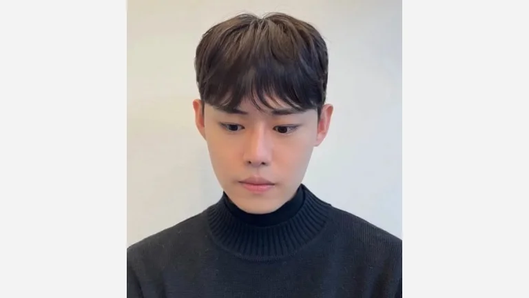 35 Best Flow Haircuts for Men Trending Right Now 23 Straight Hair Flow