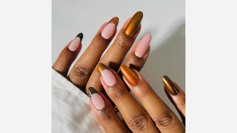 25 Trendy French Tip Nail Designs 25 Glitter & Metallic Colors