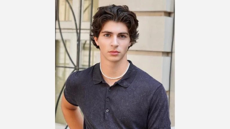 35 Best Flow Haircuts for Men Trending Right Now 4 Messy Flow