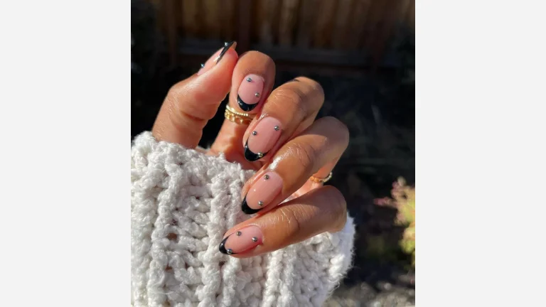 25 Trendy French Tip Nail Designs 4 Edgy French Manicure